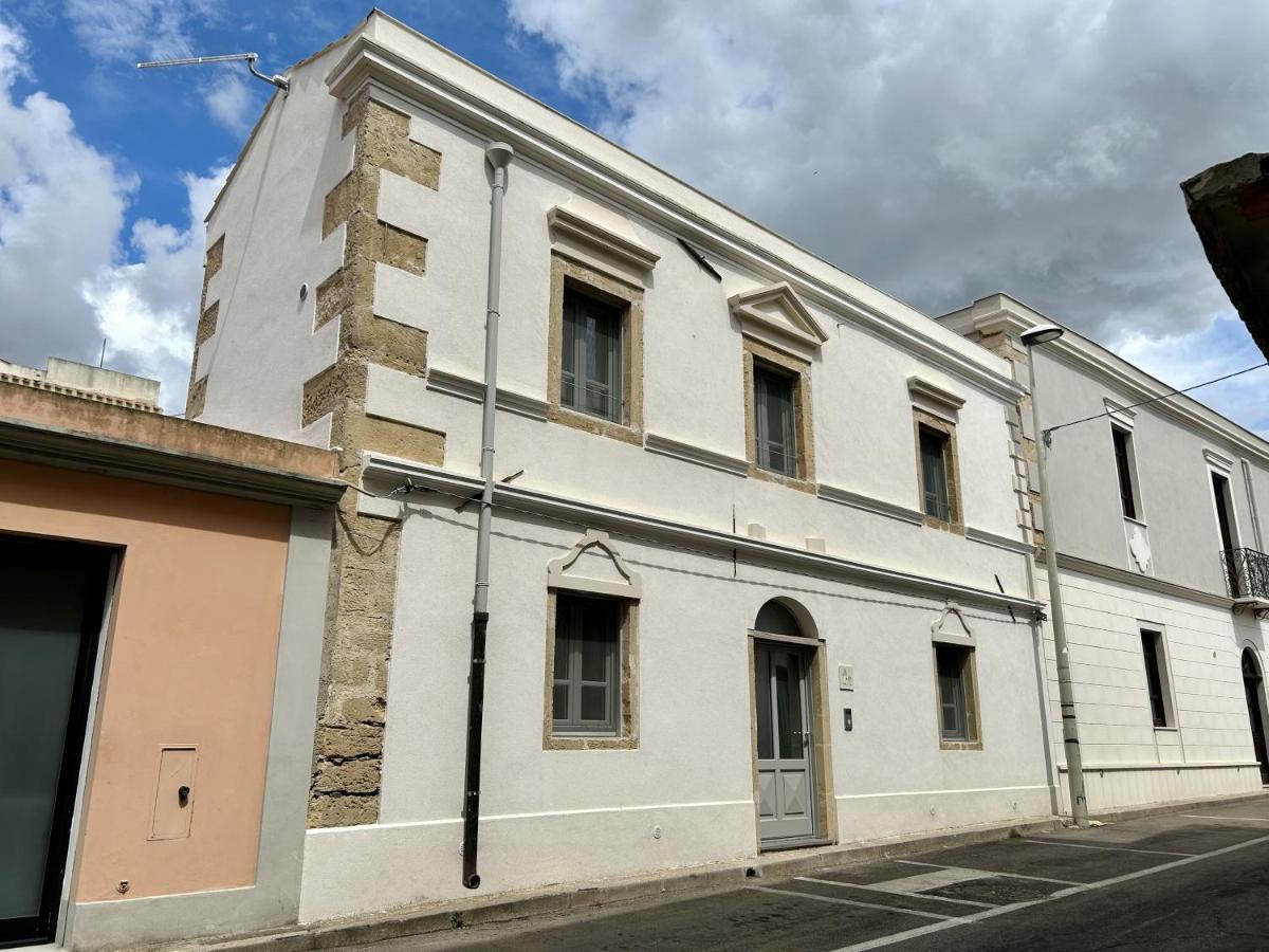 Palazzo Ma.Ri.Lu. Otel Càbras Dış mekan fotoğraf