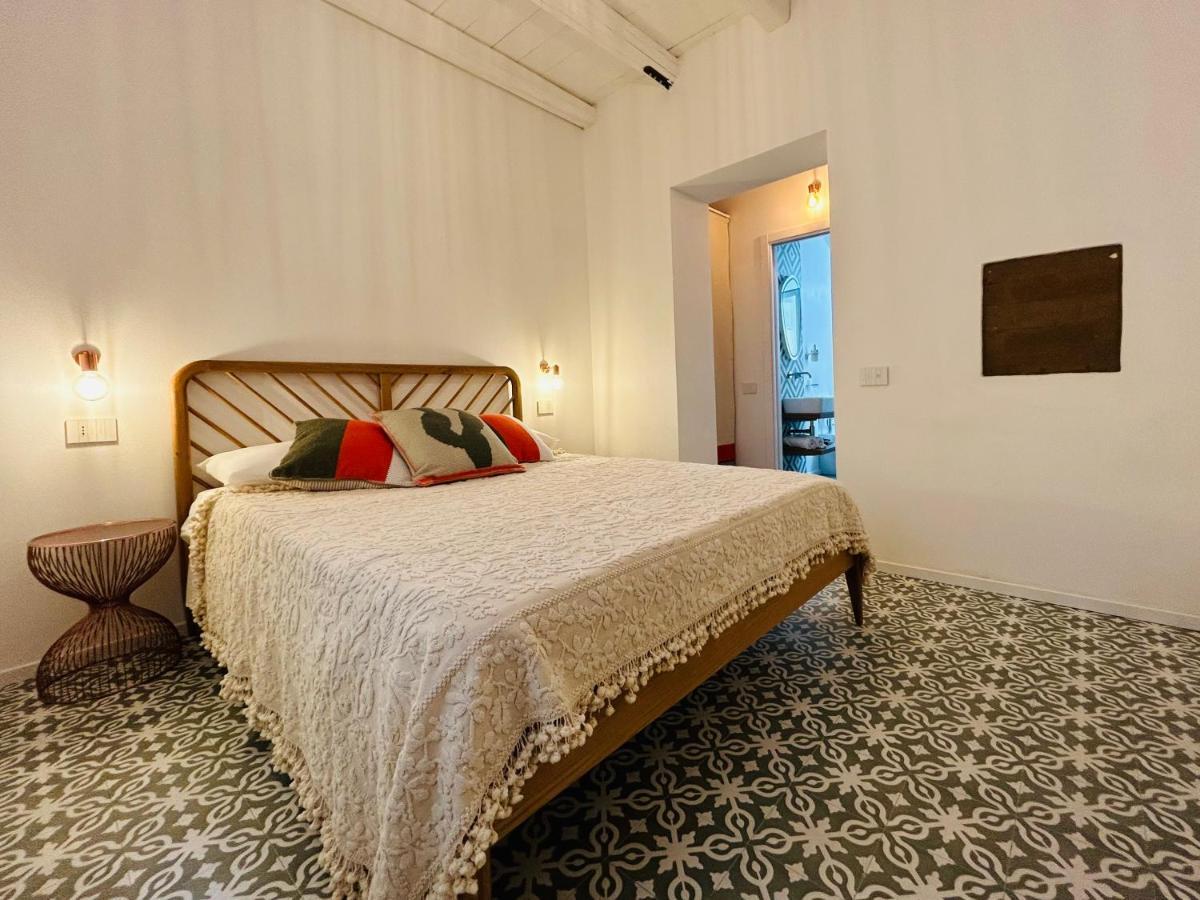 Palazzo Ma.Ri.Lu. Otel Càbras Dış mekan fotoğraf