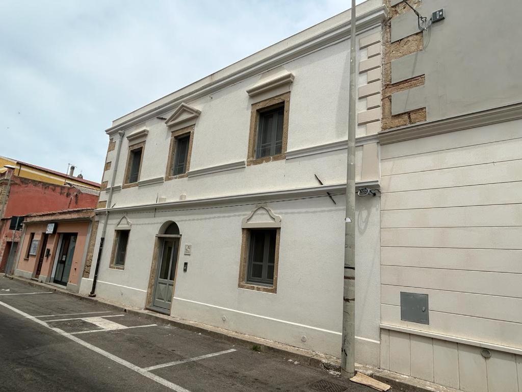 Palazzo Ma.Ri.Lu. Otel Càbras Dış mekan fotoğraf